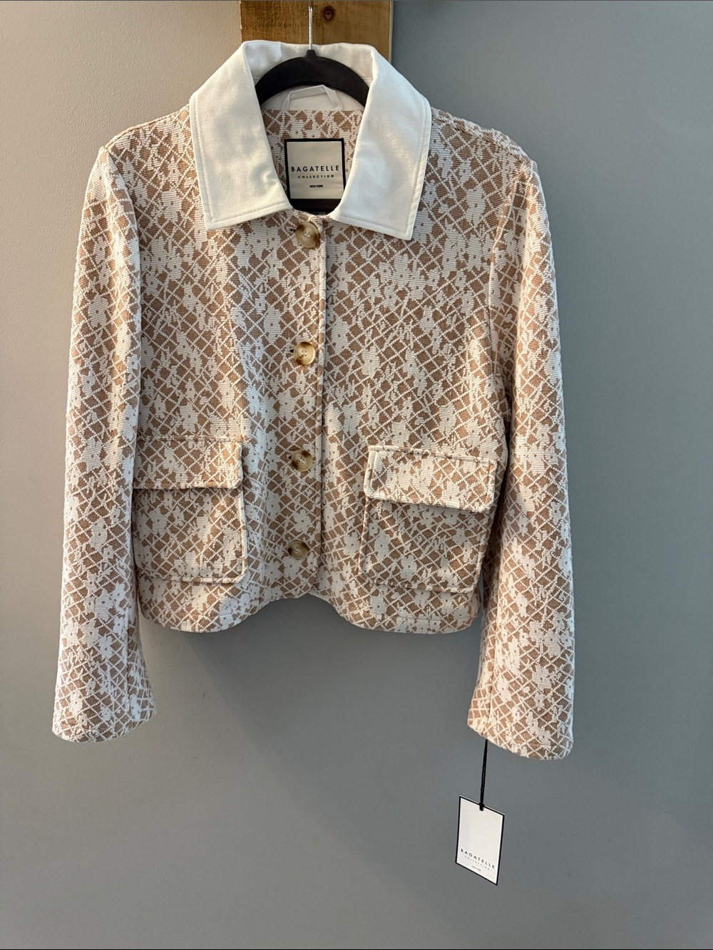 BAGATELLE Beige and White Tweed Cropped Blazer/Jacket with Contrast Collar, NWTs